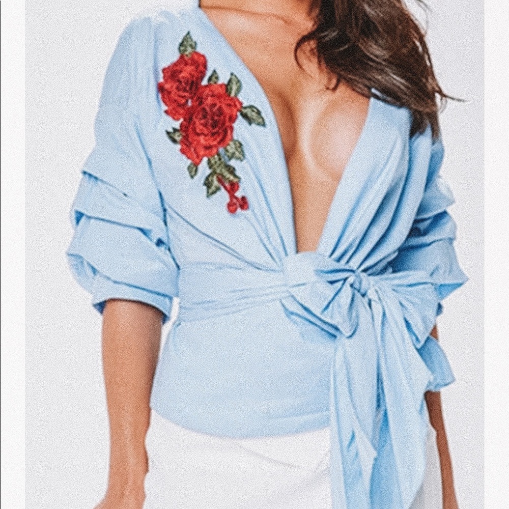 gorgeous wrap top with a trendy clip.